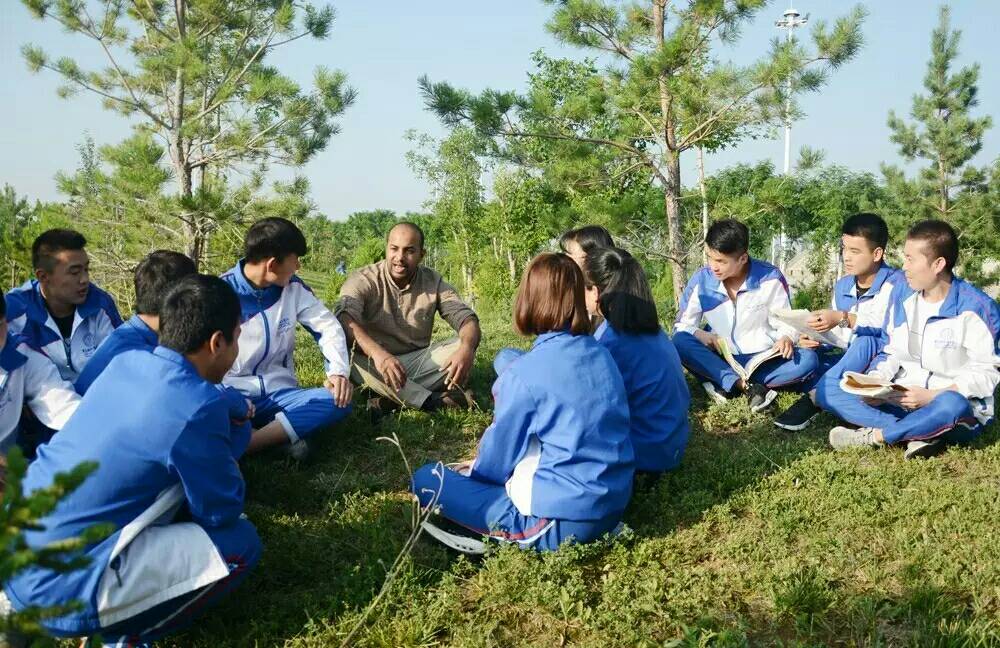 تعلم اللغة العربية لا يقتصر على حجرة الدراسة